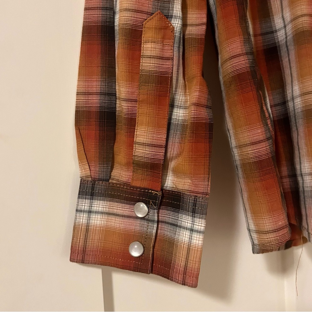 Wrangler western pearl snap shirt - orange/brown plaid, size S - women’s - Picture 5 of 5